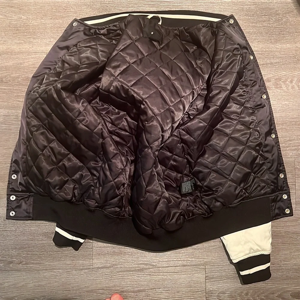 Black jacket with white sleeves light weighted and warm - Picture 4 of 6